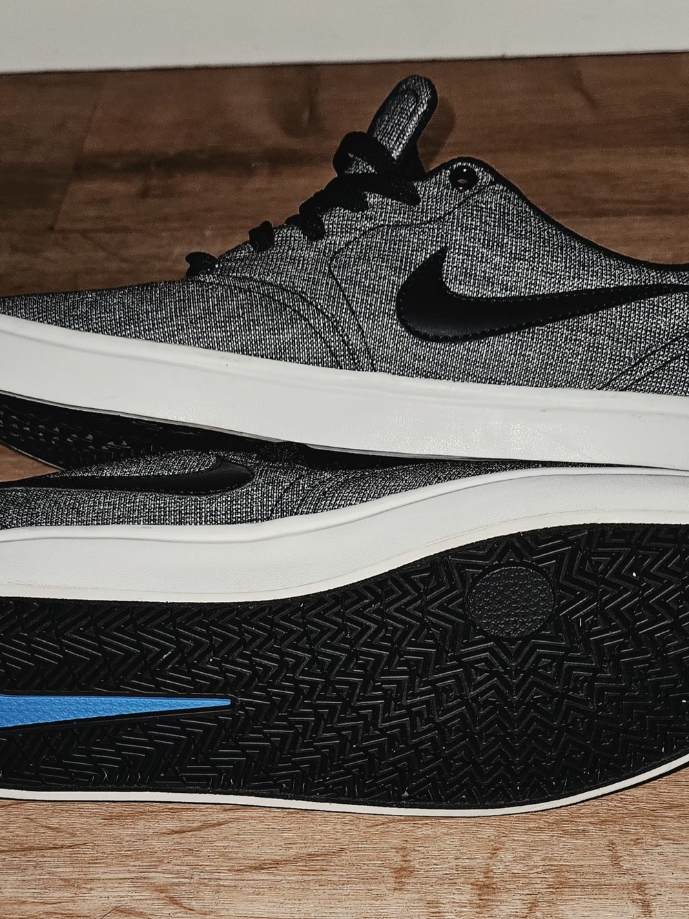 Nike Men’s Black and White Low-Top Sneakers with Blue Accent